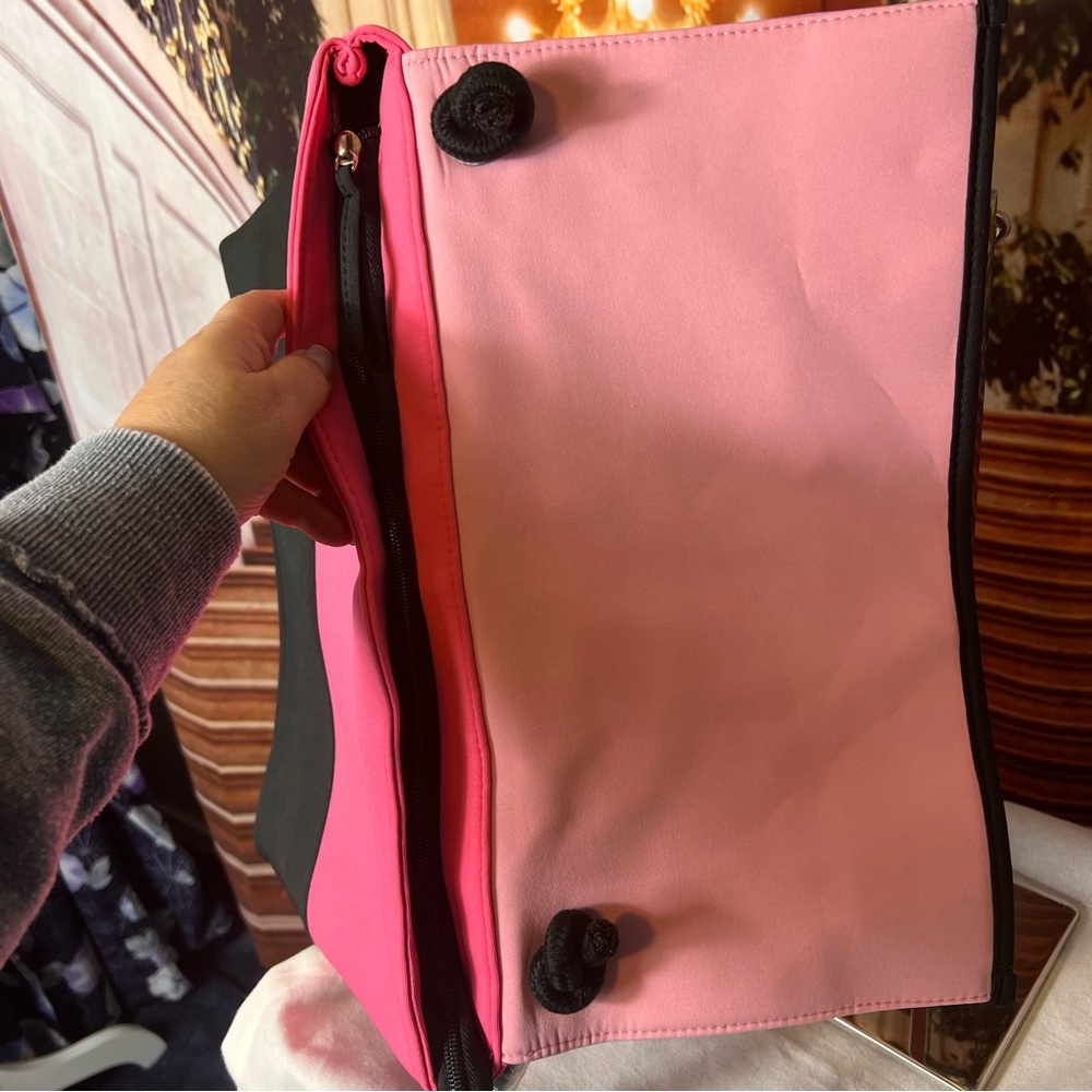 NWT NEW Victoria's Secret Insulated Padded Neoprene Tote Bag Black & Pink 🩷 - Picture 10 of 10